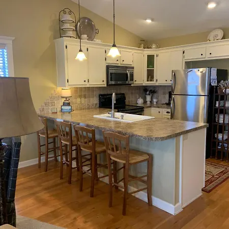 Phoenix Nest Guest Houses - Sunday House
